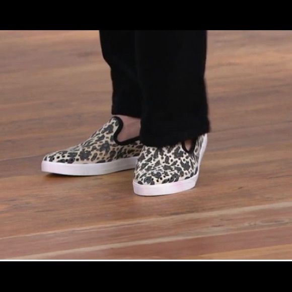 Lori Goldstein slip on sneakers NIB - Picture 2 of 4